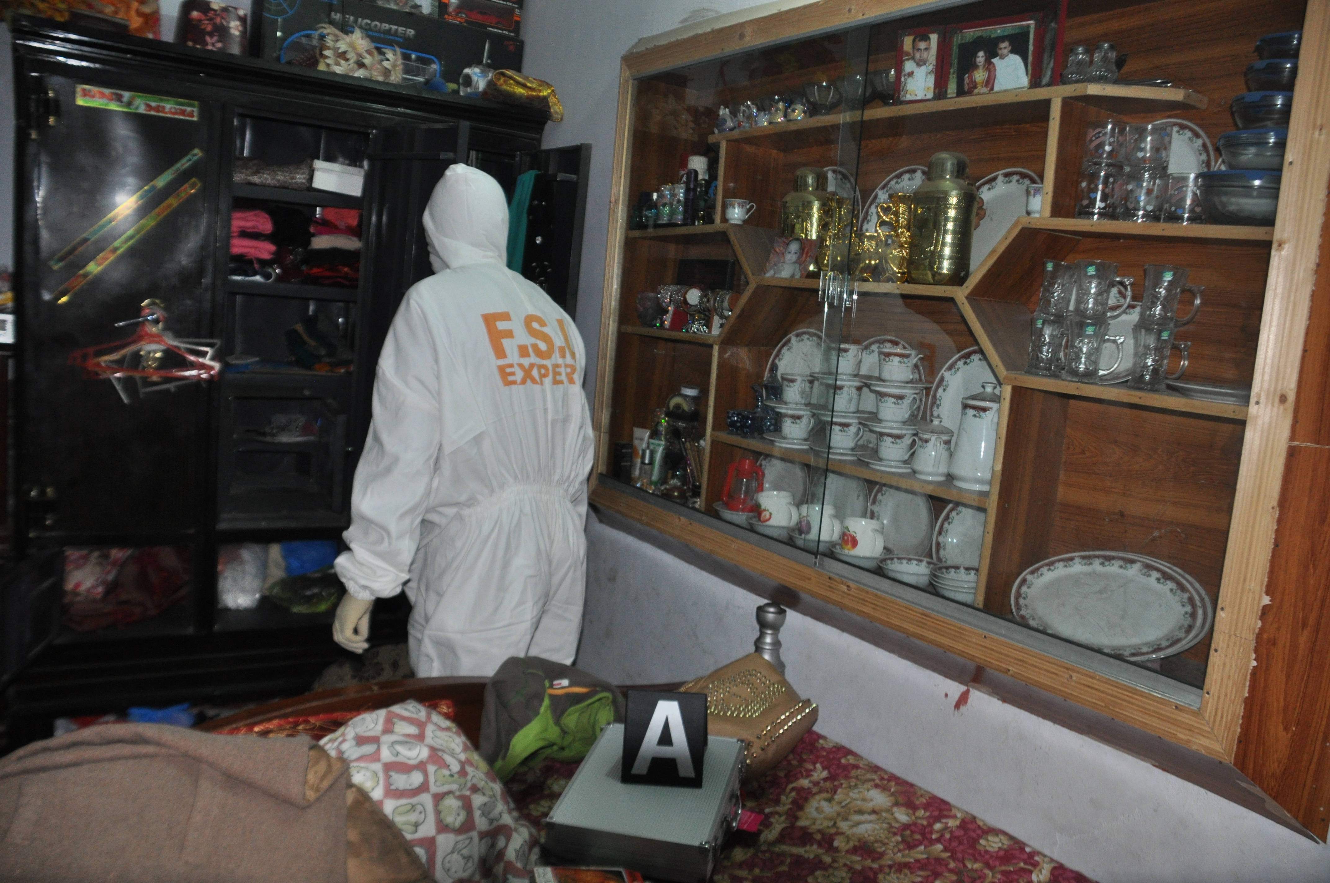 Crime Scene Investigation Unit — photo 8